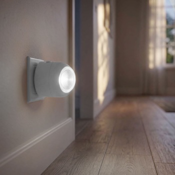 Steckdosenlicht mit 360° drehbarem Lampenkopf - Tag-/Nacht-Sensor für automatische Einschaltung - 230V-50Hz, 1 Watt Leistung - Ideal für Flur, Küche & Keller
