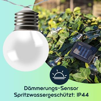Preview: Solar-LED-Lichterkette mit 20 warmweissen LEDs in Glühbirnenform, 3,8 m, wetterfest, energiesparend, für Garten, Balkon & Terrasse, IP44