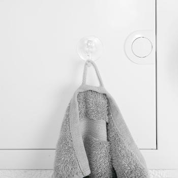 Preview: Saugnapf-Haken 8er-Set - mühelose Montage ohne Bohren für Bad Küche WC - Ø 3,5 cm - transparentes Design - ideal für Handtücher & Lichterketten an Glas