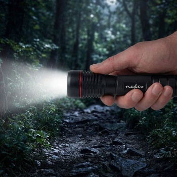 Preview: LED-Taschenlampe - robustes Vollmetallgehäuse IPX7 wasserdicht - 200m Leuchtweite 1000 Lumen - 10W Li-Ionen-Akku USB-C wiederaufladbar