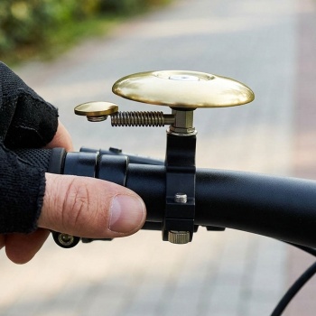 Preview: Kompakte Fahrradklingel - extra laut für Sicherheit im Strassenverkehr - Ø 4,8 cm - goldfarben - schnelle Montage für jedes Velo, Flache Veloglocke