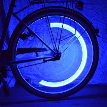 Preview: 4er-Set Ventilleuchten - Für Fahrräder & Autos - Coole Lichteffekte für Partys & Fotoshootings - Robustes ABS/Zinklegierung Ø 17 x 63 mm, inkl. Batterien