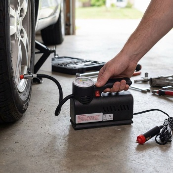 Luft-Kompressor mit Manometer 18bar - Reifen, Luftmatratzen, Gummiboot aufpumpen - 12V Zigarettenanzünder, 3m Kabel, 4.5 L/min Fördervolumen