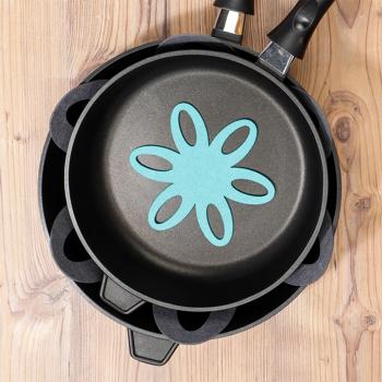 Preview: 4er-Set Pfannenschutz aus Filz - Effektiver Kratzschutz für Töpfe & Pfannen - Blumenform Design, Ø 38 & 15 cm, 2mm dick - Grau/Türkis