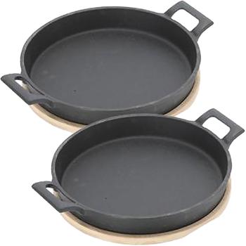 2er-Set Hochwertige runde Servierpfanne aus Gusseisen, 2 Henkel, Bambusbrett als eleganter Untersetzer, Ø 18,5 cm, massive moderne Pfanne - Flair pur