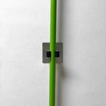 Preview: Besen Aufhängung mit Klebebefestigung - Stabiler Besenhalter für Putzkammer Küche Keller - Platzsparender Gerätehalter anthrazit