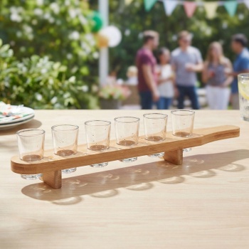 Preview: Schnapsbrett aus Bambus für 6 Schnapsgläser - Robust & langlebig - 40ml je Glas - Servierbrett mit Griff - Perfekt für Party, Bar, Geburtstag - 45x6x6 cm
