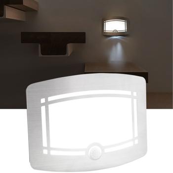 Helle Batterie-LED-Wandleuchte, Aluminium und Kunststoff, 2 Leuchtstufen 20-40 Lumen, PIR-Bewegungs- & Lichtsensor, 6 Monate StandBy