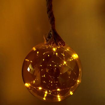 Weihnachtskugel zum Aufhängen - Edle LED-Glaskugel Ø 20 cm - 15 warmweisse LEDs, Timer, bernsteinfarben - Festliche Deko für Zuhause