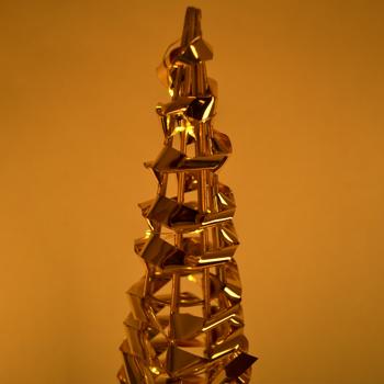 Preview: Weihnachts-Lichtpyramide Micro LED - Elegante Adventsdekoration H 80 cm mit sanft leuchtenden Lichtern & 6h-Timer - Gold