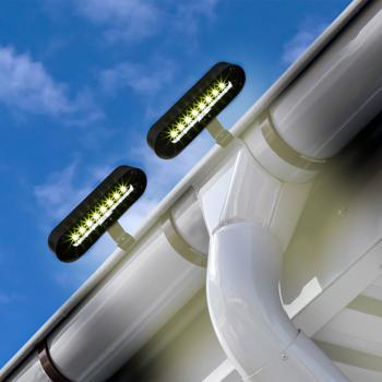 Preview: 2er Set Solar-Dachrinnenbeleuchtung schwarz - 8 kalt-weisse LEDs, automatische Dämmerungsfunktion, IP44 wetterfest - ideal für Garten, Hof & Lager