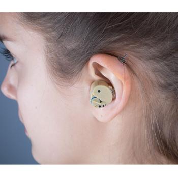 Preview: Mini-Hörverstärker - Diskret, leicht bedienbar für Kino/Theater & Sicherheit im Strassenverkehr - Inkl. Reinigungsbürste, 3 Ohrstöpsel, 7 Batterien - 6,5x5x1cm