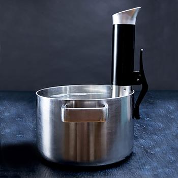 Preview: Sous Vide Stick mit LED-Anzeige, App & Timer, 1000W: 6-15L, bis 90°C, für zartes Fleisch, Gemüse & Fisch, ein Meistergarer