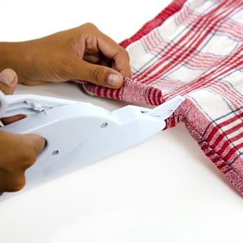 Preview: Automatische Akku Schere - Präzises Schneiden von Stoff & Papier - Mühelose Handhabung, verstellbare Führung 1.5-3.0cm - Ideal für Nähen, Basteln, DIY & Büro