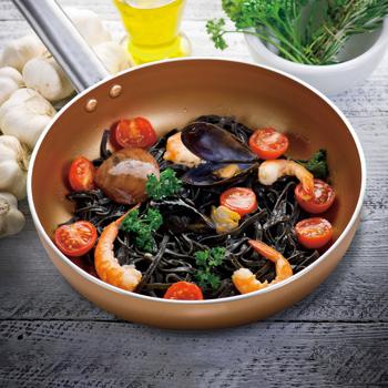 Preview: Professionelles Kochset, 11-teilig, aus Alu & Edelstahl, im edlen Kupferdesign, inkl. Untersetzer: Für ein erstklassiges Kocherlebnis