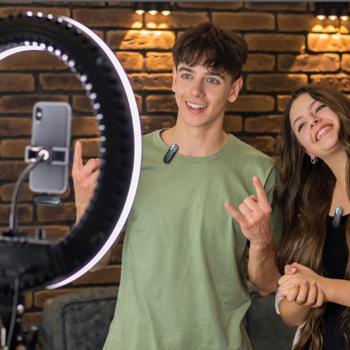 Preview: Kabelloses Influencer-Mikrofon-Set: 2 Mini-Mikrofone, schwarz, mit Geräuschunterdrückung. Ansteckmikrofon für Streaming & klare Aufnahmen