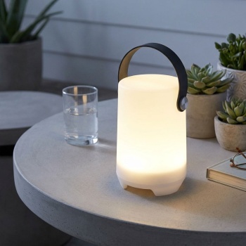 Akku Tischlampe mit 4 Lichtmodi - 16 RGB-Farben & weisses Licht - IP44 Schutzart für Innen- & Aussenbereiche - Inkl. Fernbedienung & USB-C Ladekabel