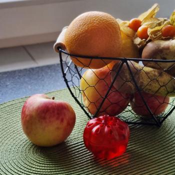 Preview: Effektive Obstfliegenfalle, 2 Stück, Apfeldesign, Rot – Stilvolle Fruchtfliegenfalle zur Bekämpfung von Frucht- & Obstfliegen