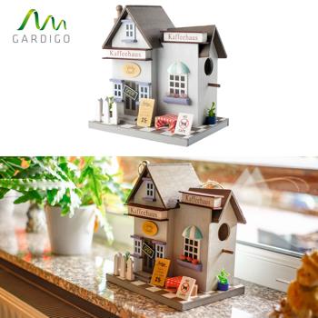 Preview: Nisthilfe Vogelhaus in Kaffeehaus-Optik Holz - Brutplatz für Haussperlinge & Trauerschnäpper - Winterquartier - 3.6 cm Einflugloch - MDF - zum Aufhängen/Hinstellen