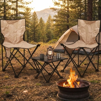 Klappbares Campingstuhl- & Tischset, 2 Stühle + Tisch, beige-schwarz inkl. Transport-Tasche für Picknick, Strand, Balkon, mobil & platzsparend