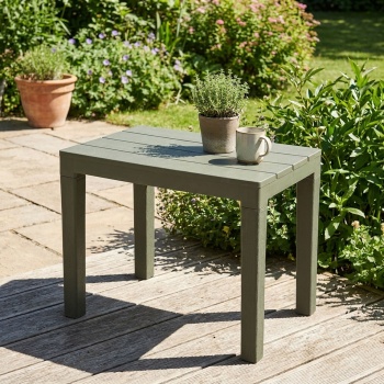 Garten- und Balkon-Beistelltisch aus witterungsbeständigem Kunststoff, grün, 60 x 45 x 39 cm, Wetterfester Outdoor-Tisch