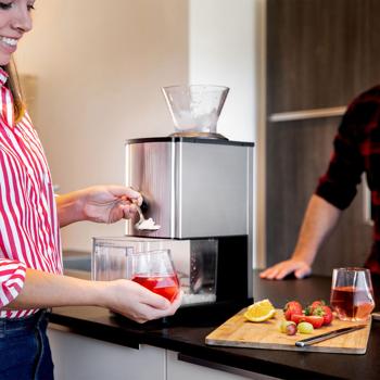 Preview: Elektrischer Eis-Crusher, Edelstahl, 80W, 1kg/Min: Leistungsstarker Eiszerkleinerer für perfekte Cocktails & Desserts, kraftvoll & effizient
