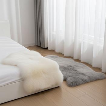 Preview: Echte Schaffelle 2er-Set - Flauschig & Weich Grau Elfenbein - 90x60cm - Teppich, Bettvorleger, Sitzauflage - Natur & Gemütlich - 100% Schaffell & Leder