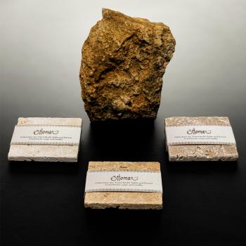 Preview: Travertin Seifenablage 3er-Set - Naturstein handgefertigt, unbehandelt, light-hellbeige, 10x10cm - Hygienisch, für Seife/Shampoo, auch Untersetzer