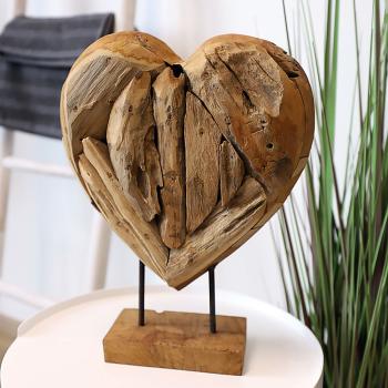 Preview: Teakholz Herz-Skulptur auf Sockel - Recyceltes Massivholz Dekoherz - Handgefertigt, Unikat - 24x30x8cm - Stilvolles Deko-Element