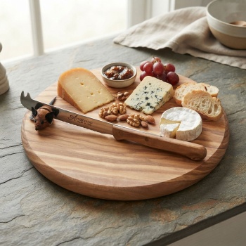 Rundes Käsebrett mit Maus & Messer, Olivenholz - Handgefertigt, schnittfest, antibakteriell - Ideal als Brotzeitbrett, Käsebrett, Frühstücksbrett, Geschenk