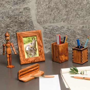 Preview: Rechteckiger Bilderrahmen aus Olivenholz - 22x18cm - Handgefertigt, unbehandelt, für Hoch- & Querformat - Einzigartige Maserung, Geschenkidee