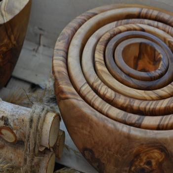 Preview: Olivenholz Schüsselset - 6 ineinander stapelbare Salatschalen Obstschalen - Handgefertigt, geölt, MOCA-zertifiziert, Ø 6-17 cm - Italien