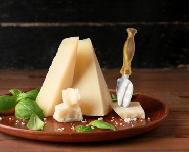 Preview: Parmesanmesser mit Olivenholzgriff - Scharfe, geschwungene Klinge zum Abbrechen von Käsestücken - 19x4x3cm - Handgefertigt in Italien