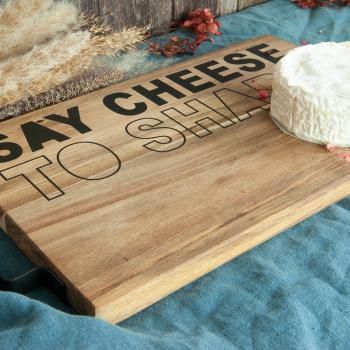 Preview: Schneide- und Servierbrett Akazienholz - rechteckig mit Metallgriff für Brot Aufschnitt Gemüse Wurst - 35,5x21x2cm - Natur Braun - Deko Küchenbrett