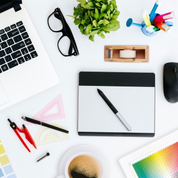 Preview: Tischabroller aus Bambus - Klebebandabroller für 25mm Klebestreifen mit Metall-Abrisskante - Nachhaltig & Elegant für Büro, Homeoffice, Schule