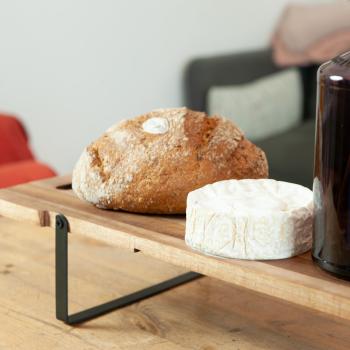 Preview: Akazienholz Serviertablett - Brotzeitplatte mit klappbaren Metall-Füssen - 67x20cm rechteckig - Robust & widerstandsfähig - Für Frühstück, Tapas & Sushi