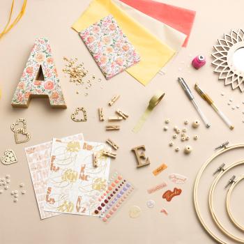 Preview: Mini-Klammern aus Holz bunt mit Punkten - 12er-Set Wäscheklammern Deko - Zum Befestigen von Fotos Notizen Geschenken Basteln