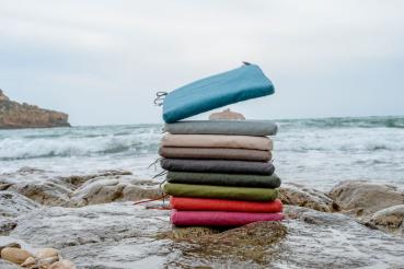 Preview: 4er Outdoor Stuhlkissen Set Dunkelgrau 40x40cm - UV-Schutz - Wasserabweisend - Recyceltes Material - Für Garten- & Essstühle - Madison Ökostoffe