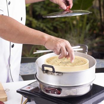 Preview: Bambusdampfkorb - 2-lagiger Dampfgarer für gesunde Küche - Schonendes Kochen von Reis, Gemüse, Dumplings, Lachs & Frühlingsrollen - Ø 24 cm