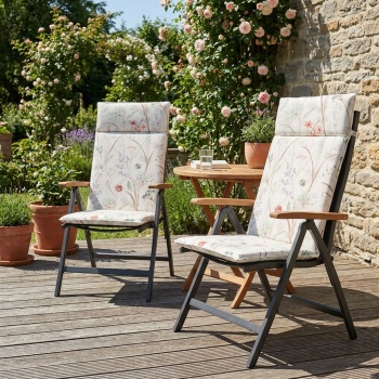 Preview: 2er-Set Luxuriöse Hochlehner-Auflage, Gartenstuhlkissen wasserabweisend, Blumenmuster weiss, 120 x 50 cm, weich & komfortabel für optimale Entspannung