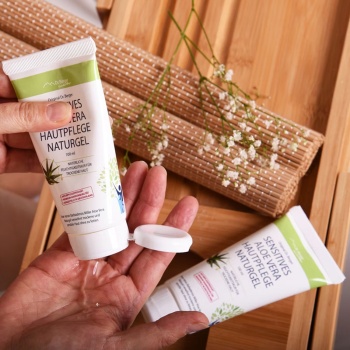 Preview: Sensitives Aloe Vera Gel 100ml – 98,3% reiner Natursaft Barbadensis Miller – Natürliche Feuchtigkeitspflege ohne zu fetten für Gesicht & Körper