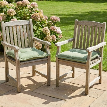 Preview: 2er-Set Garten Sitzkissen 50x50 cm Grün - 7cm dicke Stuhlauflagen mit UV-Schutz - Bequeme SG-20 Füllung - Modernes Design ohne Bänder - Baumwoll-Mix