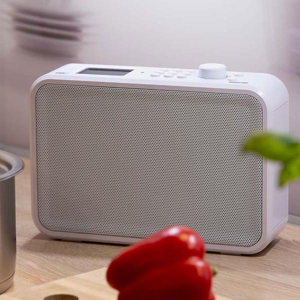 Modernes Unterbau-Küchenradio DAB+/FM, weiss, Bluetooth 5.1, EWF-Notfallwarnsystem und TFT-LCD-Farbdisplay, kompakt, sicher & vielseitig