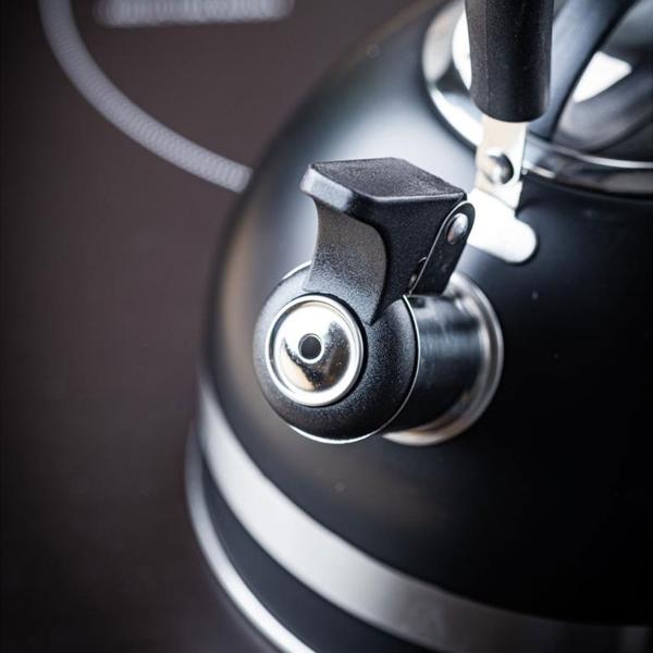 Klassischer Wasserkessel (1,8L, matt-schwarz) - Edelstahl, rostfrei & kratzfest - für alle Herdarten - Elegant + hochwertig