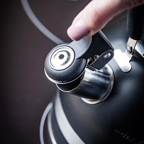 Klassischer Wasserkessel (1,8L, matt-schwarz) - Edelstahl, rostfrei & kratzfest - für alle Herdarten - Elegant + hochwertig