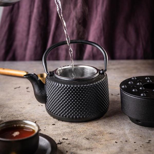 Elegante Teekanne mit Rechaud aus Gusseisen, schwarz: für langanhaltende Wärme & stilvollen Teegenuss