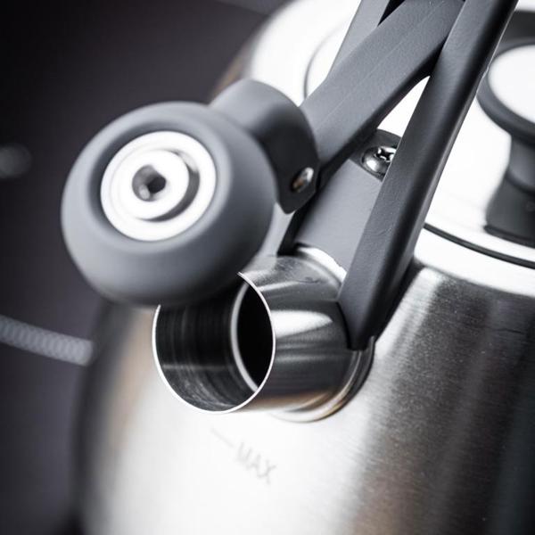 Klassischer Edelstahl-Wasserkessel mit schwarzen Griffen, 2,5 l, für alle Herdarten inklusive Induktion, hochwertig & elegant