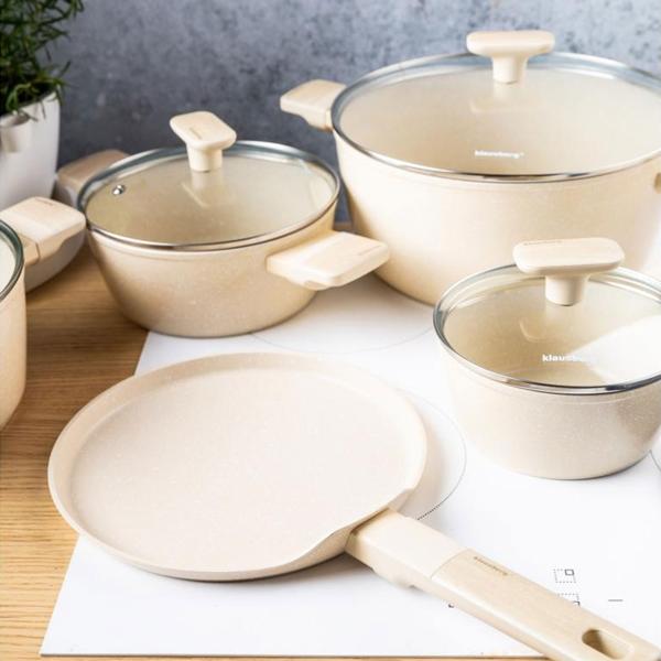 Hochwertiges Design Kochset m. marmorierter Antihaftbeschichtung, inkl. Untersetzer, Glasdeckel, Soft Touch Griffe, 12-teilig, beige
