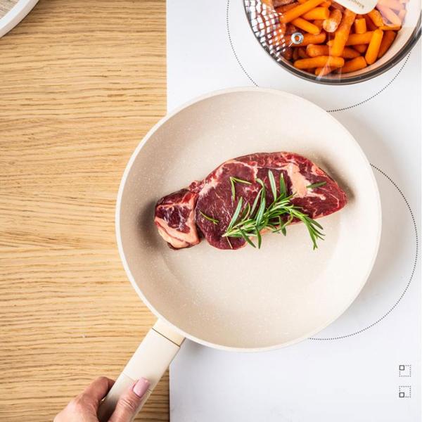 Hochwertiges Design Kochset m. marmorierter Antihaftbeschichtung, inkl. Untersetzer, Glasdeckel, Soft Touch Griffe, 12-teilig, beige