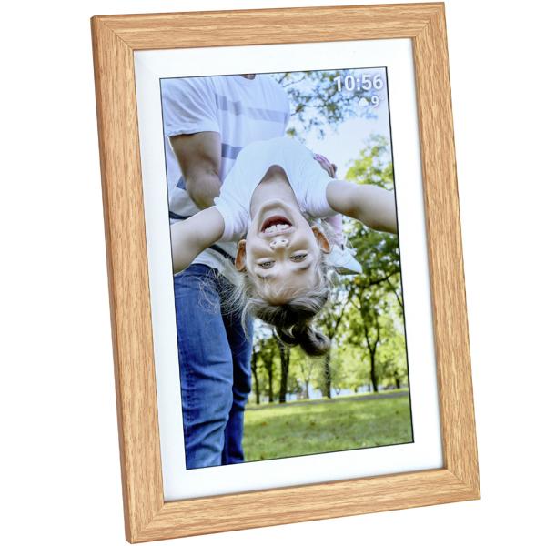 Digitaler Bilderrahmen in edlem Rahmen in heller Holzoptik mit App-Steuerung & weltweitem Bild-Upload, 10,1‘‘, für lebendige Erinnerungen